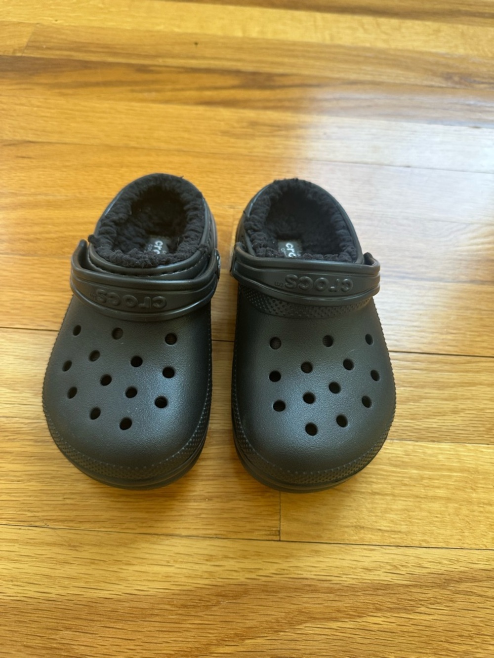 CROCS Kids Black Fuzzy-Lined Clogs